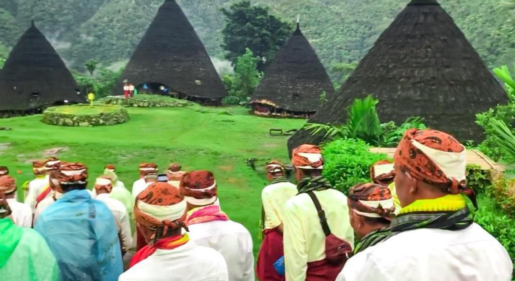 لابوان باجو Komodoku One Love Homestay And Tour المظهر الخارجي الصورة